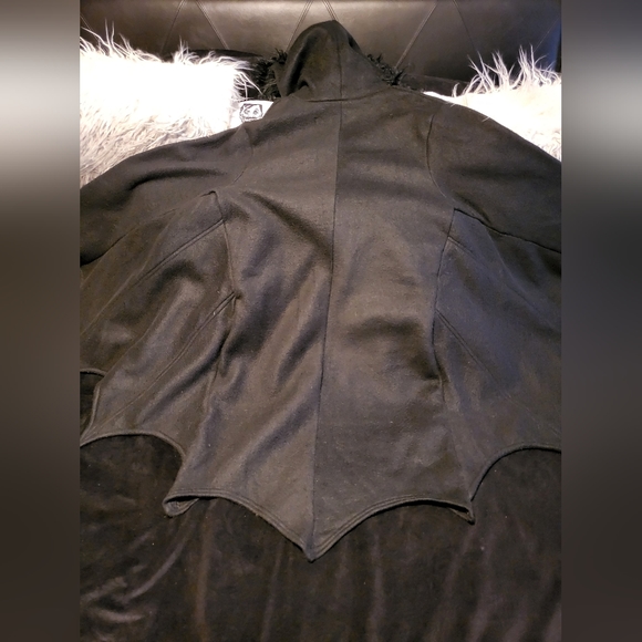 Leg Avenue super soft cozy bat hoody - Picture 3 of 4